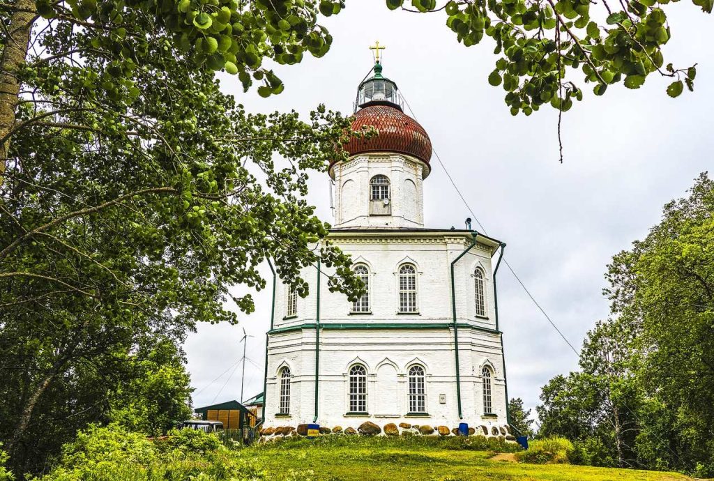 Церковь Вознесения с маяком на Секирной горе